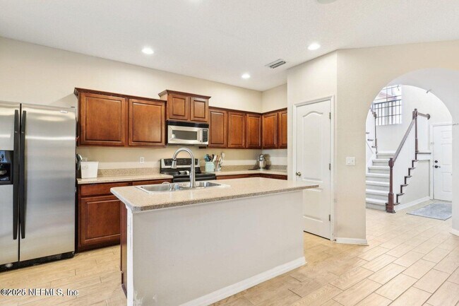 Building Photo - 604 Briar Way Ln