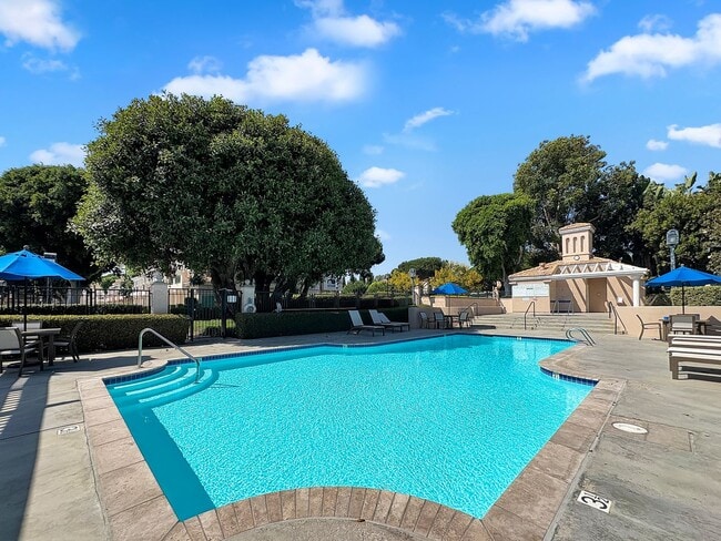 Building Photo - Beautiful 2B/2.5BA Two-Story Home with AC,...