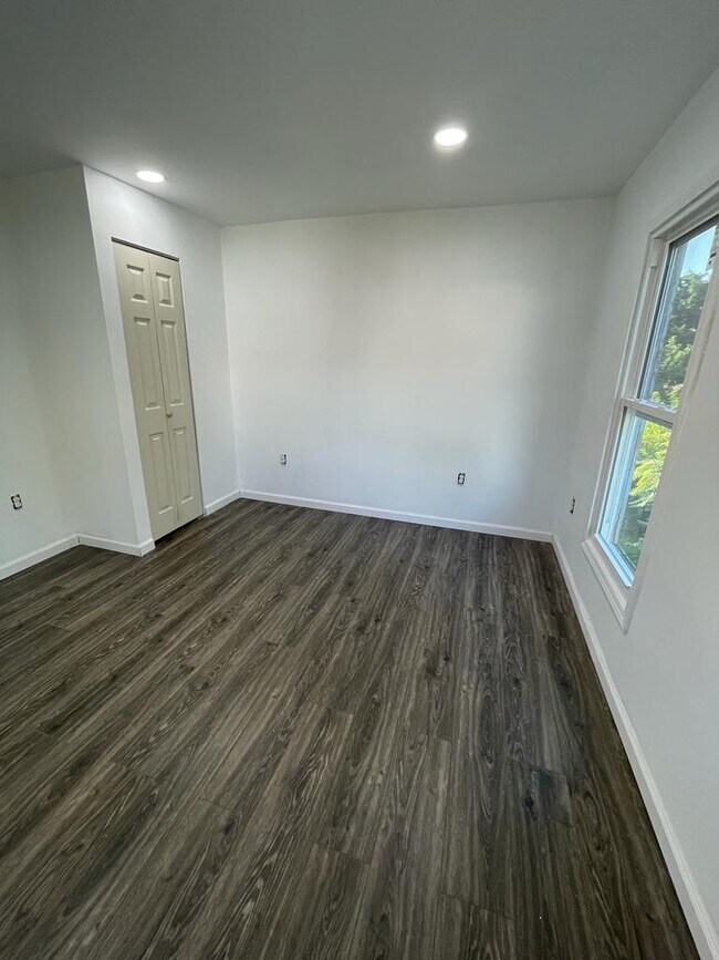 Building Photo - 120 W Owens Ave