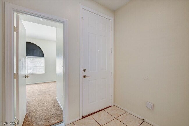 Building Photo - 9890 Ridgehaven Ave