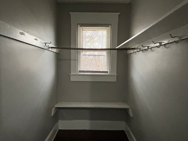 Building Photo - AVAILABLE NOW! Charming 3-Bed, 1-Bath Historic Duplex in Indianapolis!