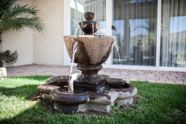 Building Photo - ABSOLUTELY STUNNING ENTERTAINER HOME (4 be...
