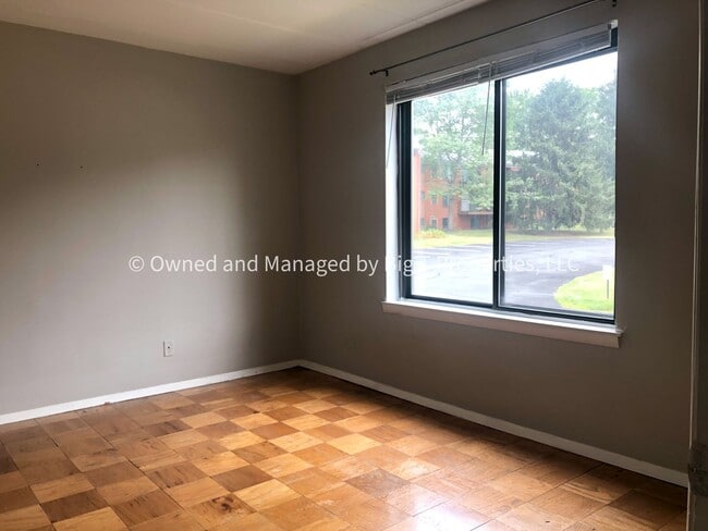 Building Photo - Large 1 Bedroom 1 Bath in Leesburg