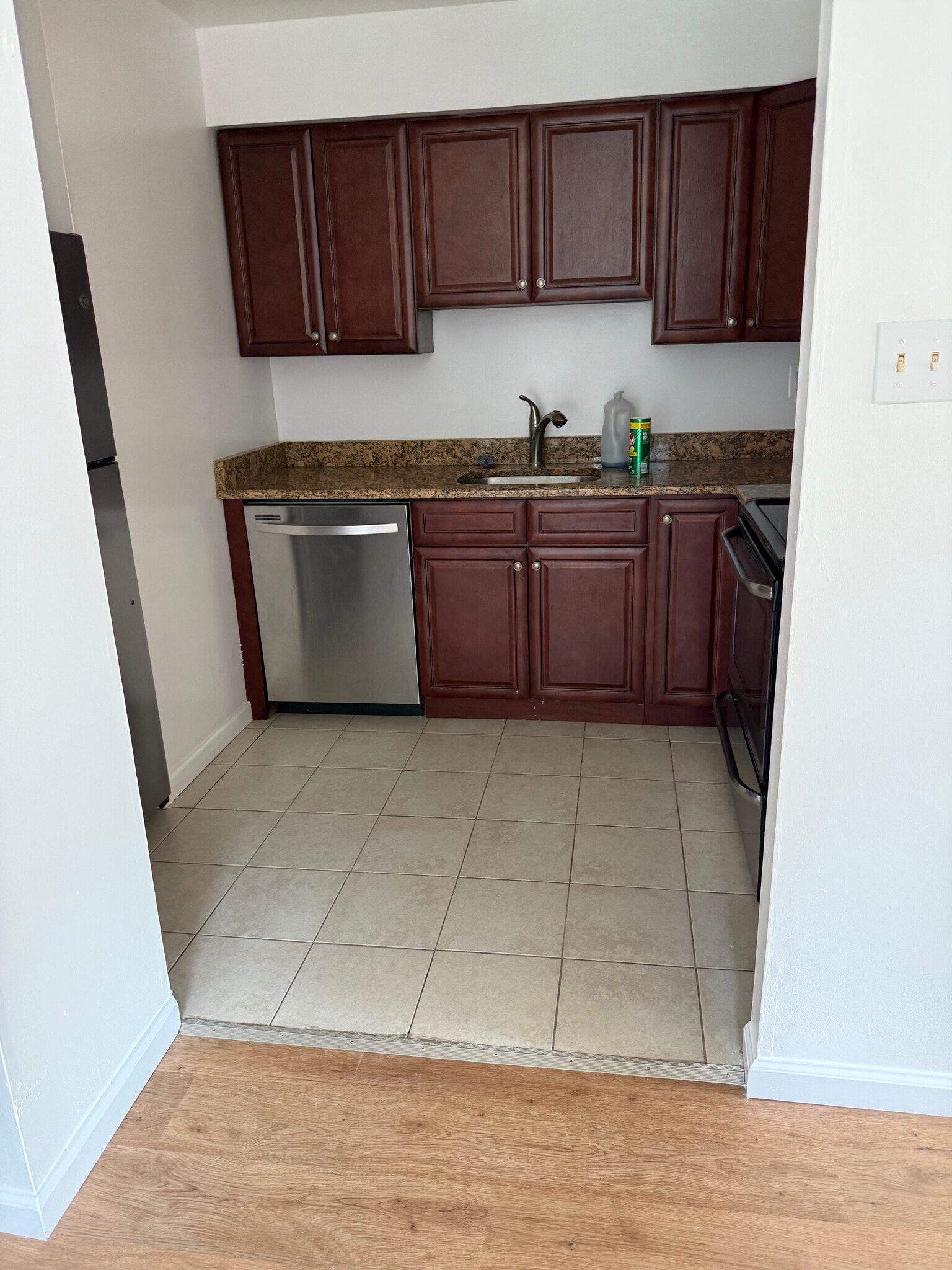 kitchen - 835 Garrett Ln