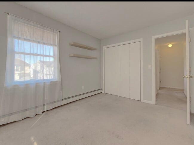 Building Photo - 43 Kingsbury Ln