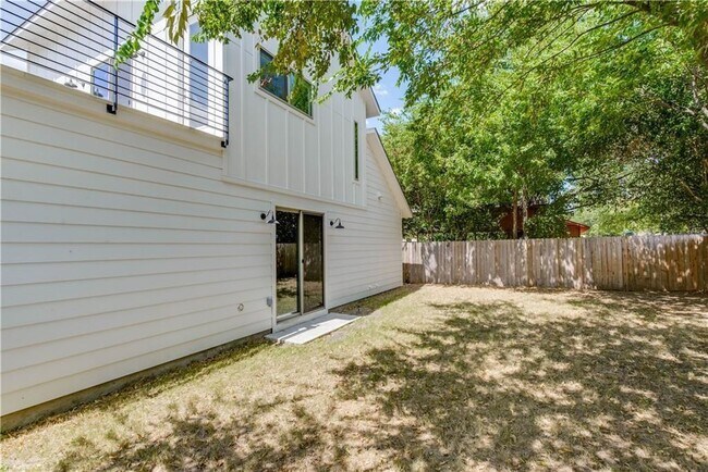 Building Photo - 8411 Bowling Green Dr