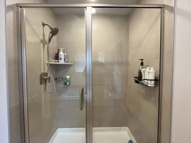 Building Photo - Open Concept 4BR Home with Island Seating, Loft & Spacious Living Room