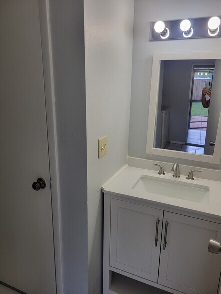Building Photo - 14021 Village Terrace Dr