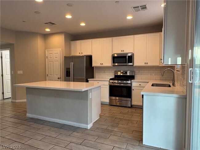 Building Photo - 6583 Dove Pt Pl
