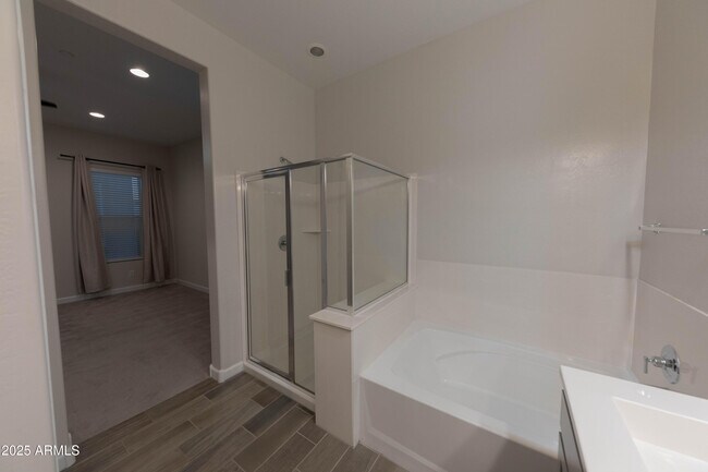 Building Photo - 3033 N 37th Wy