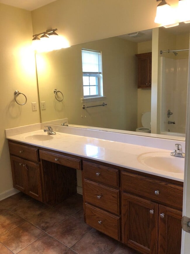 Building Photo - Beautiful 3 Bedroom Home in a Quiet Searcy Neighborhood!