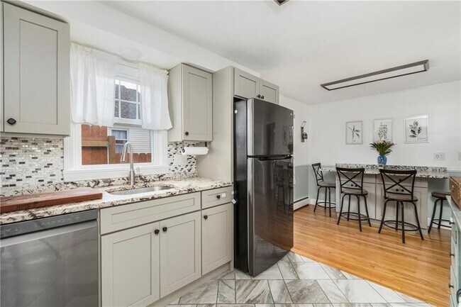 Building Photo - 147 Lyman St