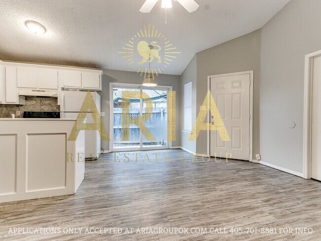 Building Photo - 3 Bed/1.5 Bath Duplex in West Norman! AVAI...