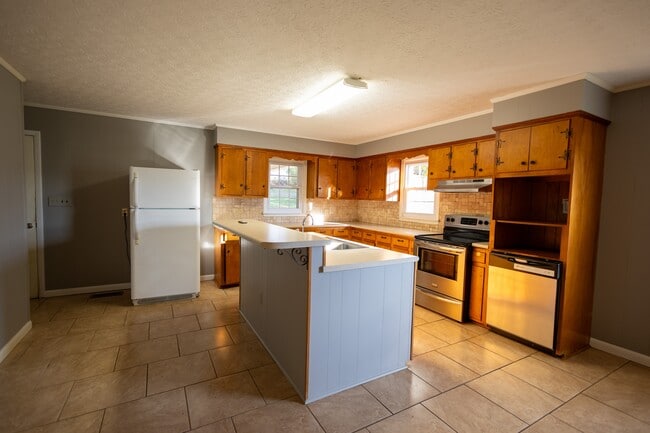 Building Photo - 1230 Martinsville Rd