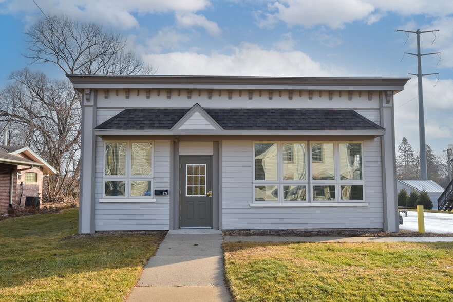 Front view of Building - 122 S Webster St