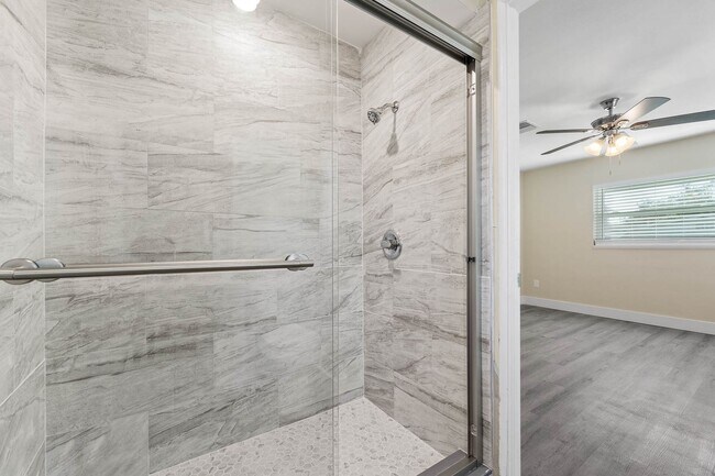 Building Photo - Mid-Century  3 bed/ 2 bath rental home with a huge bonus room