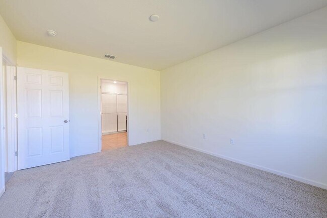 Building Photo - 813 SW McCoy Ave