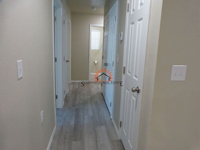 Building Photo - Modern 3 bedroom 2 bath apartment