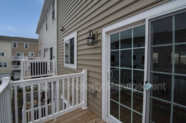 Building Photo - 14894 Mason Creek Cir