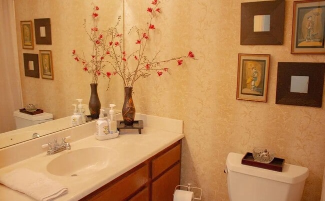 Building Photo - Bakersfield, CA