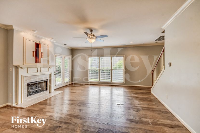 Building Photo - 3611 Courtyard Ln