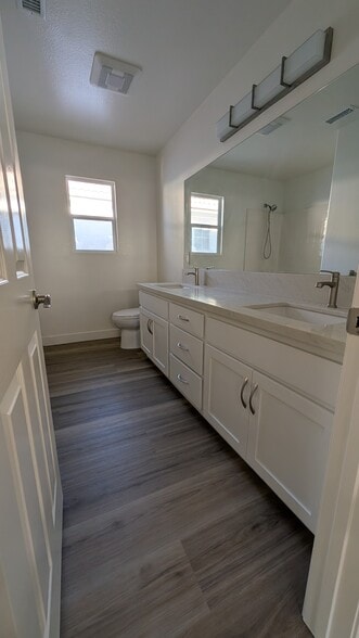 Building Photo - 9476 Questa Pointe