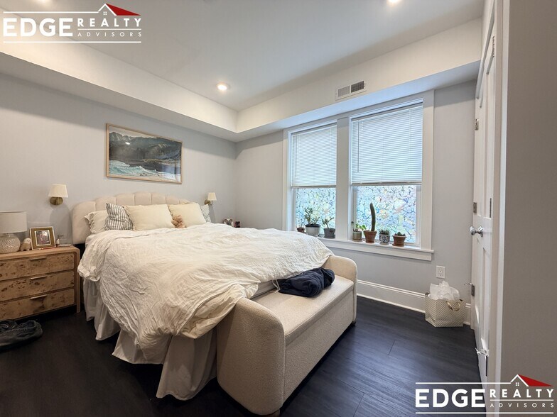 Building Photo - 80 N Beacon St