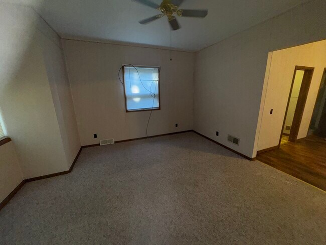 Building Photo - 420 W College St