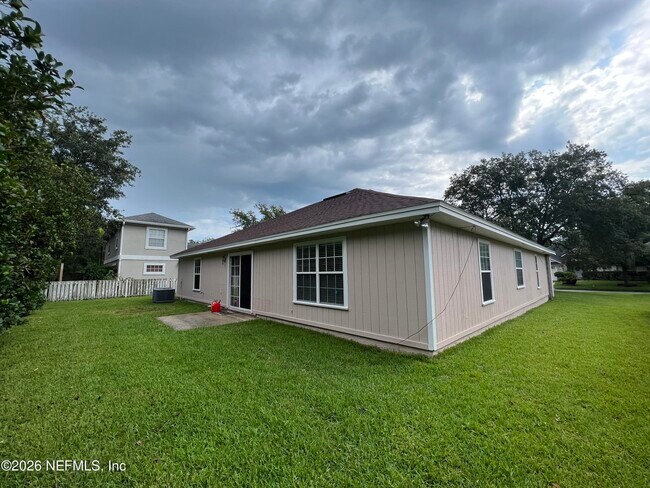Building Photo - 1449 Blue Heron Ln N