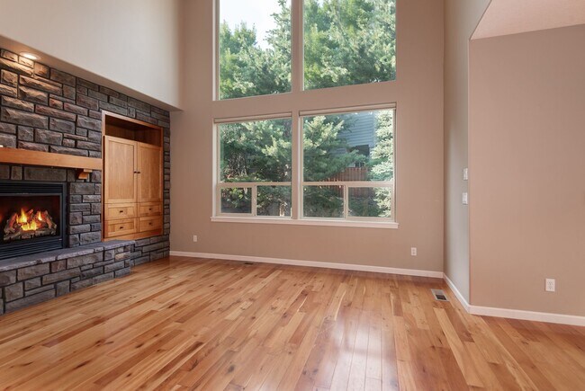 Building Photo - 4-Bedroom Home Near Pine Nursery Park Smar...