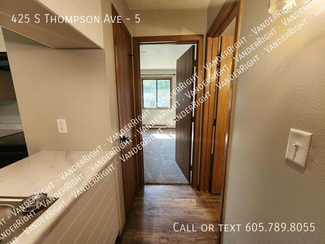 Building Photo - 425 S Thompson Ave