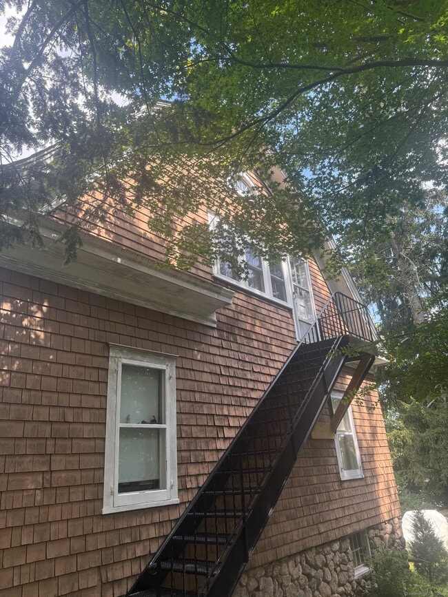 Building Photo - 46 Seminary St