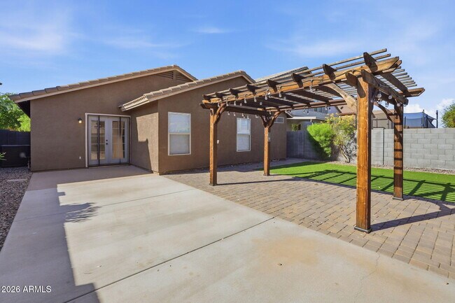 Building Photo - 45542 W Guilder Ave