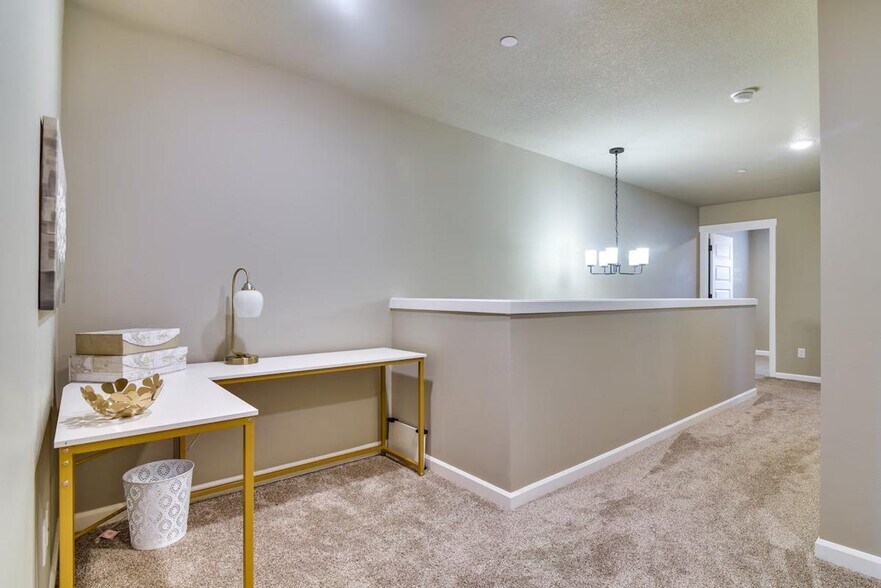 Building Photo - 6816 NE 131st Way