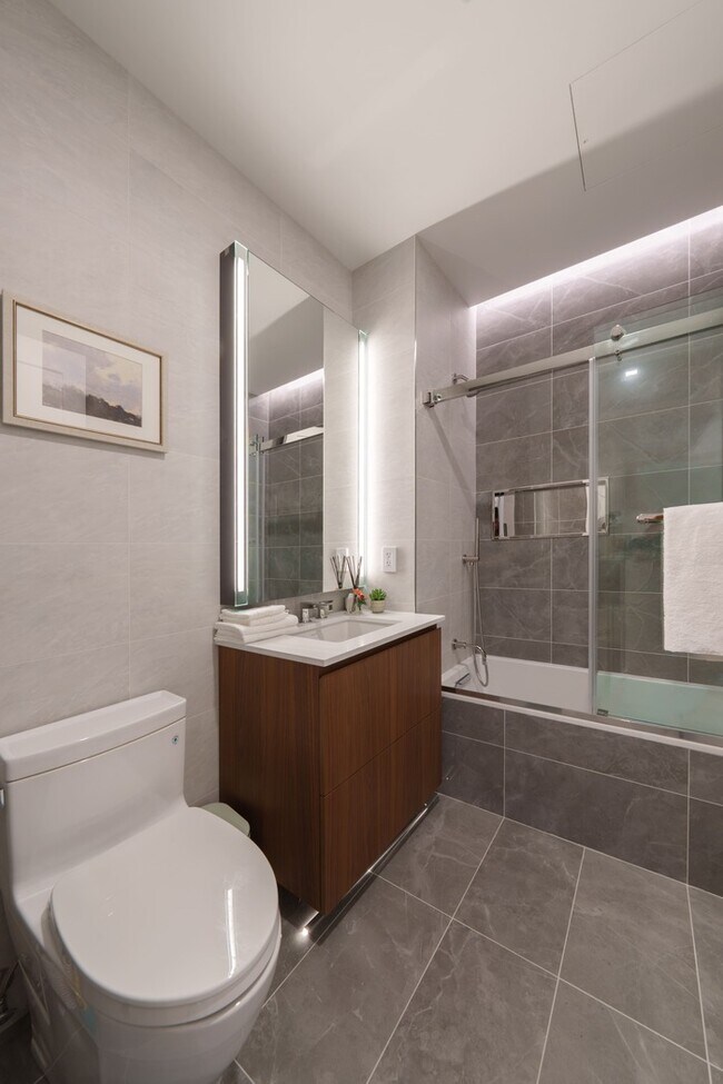 Building Photo - 35-32 Leavitt St