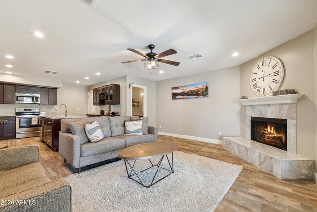 Building Photo - 6824 W Morrow Dr