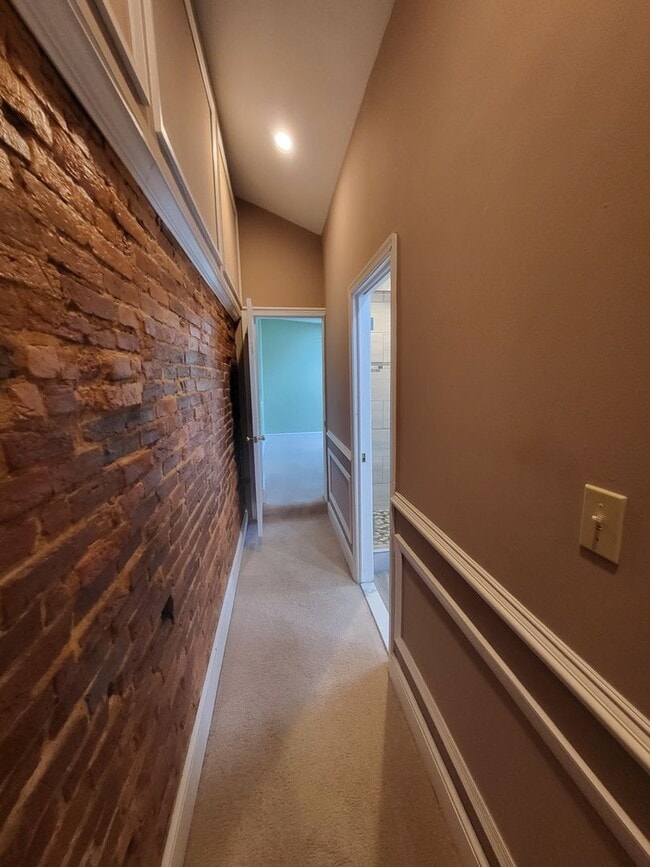 Building Photo - 2 Bedroom 2 Bath with Rooftop Deck!