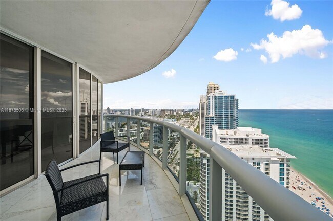 Building Photo - 17201 Collins Ave