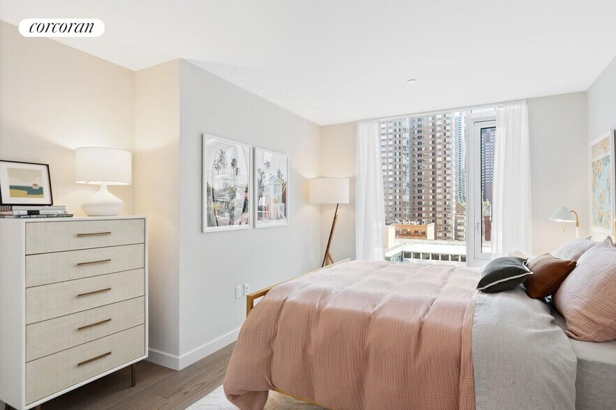 Building Photo - 505 W 43rd St
