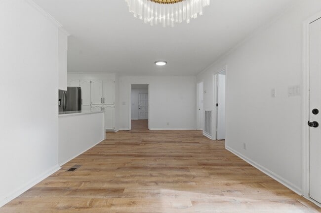 Building Photo - 308 Brookview Ct