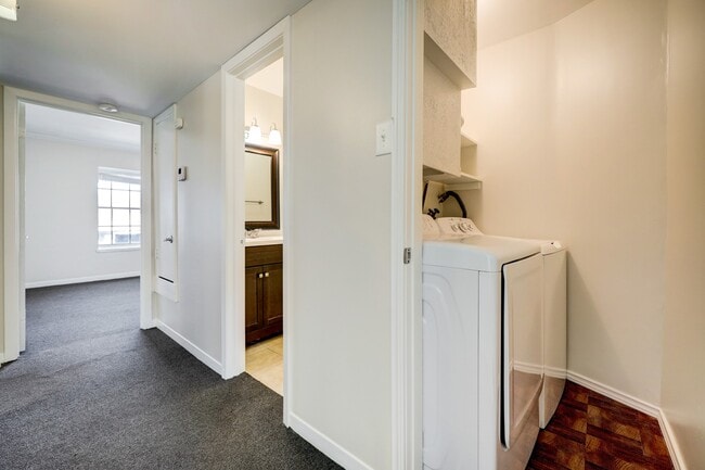 Building Photo - 9031 Gaylord Dr