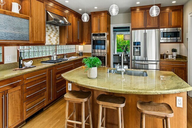 Building Photo - Capitol Hill View Home