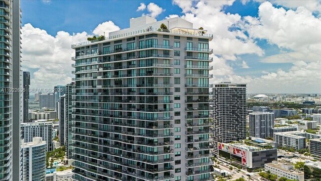 Building Photo - 501 NE 31st St