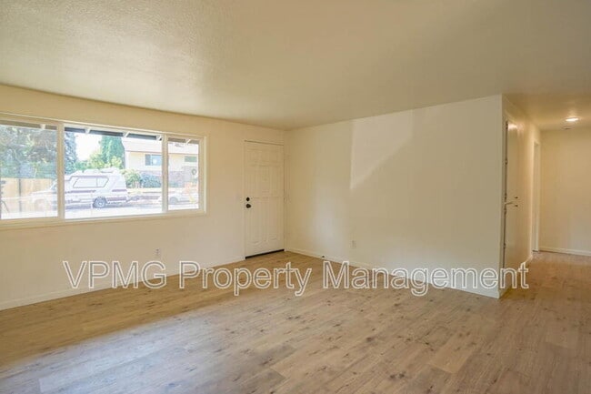 Building Photo - 10412 NE 71st St