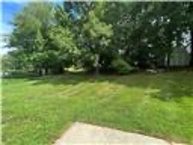 Building Photo - Beautiful Single-Family 3BR Cozy Home