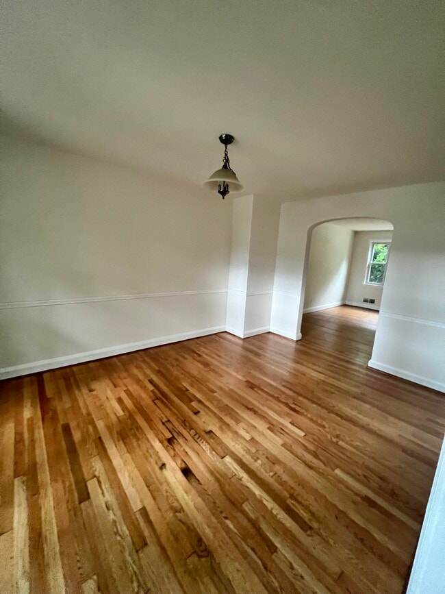 dining room - 235 Medwick Garth W