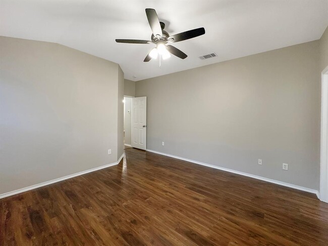 Building Photo - 1010 Whitley Dr