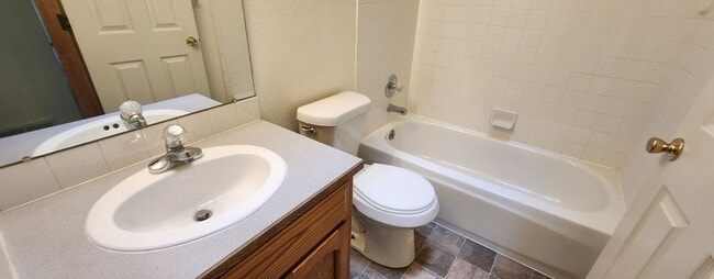 Building Photo - Spacious Single-Family Home with Vaulted C...