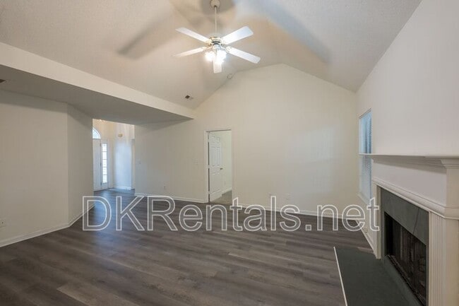 Building Photo - 5689 Isleworth Way
