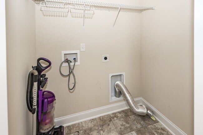 Building Photo - 4 Bedroom 3.5 Bath Townhouse in Kingsbridge at Park West - Mt Pleasant